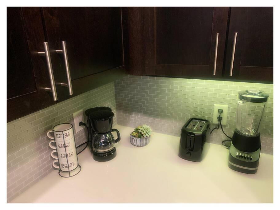 Penthouse Cool-Oasis-In-Houston-Rental Car Available-View-Great-Sleep Екстериор снимка