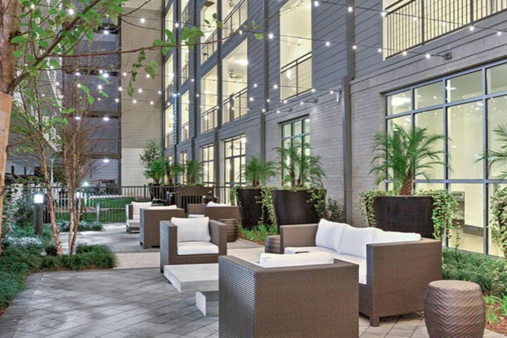 Penthouse Cool-Oasis-In-Houston-Rental Car Available-View-Great-Sleep Екстериор снимка