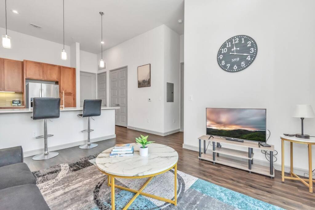 Penthouse Cool-Oasis-In-Houston-Rental Car Available-View-Great-Sleep Екстериор снимка