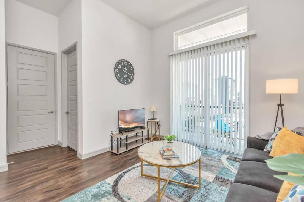 Penthouse Cool-Oasis-In-Houston-Rental Car Available-View-Great-Sleep Екстериор снимка