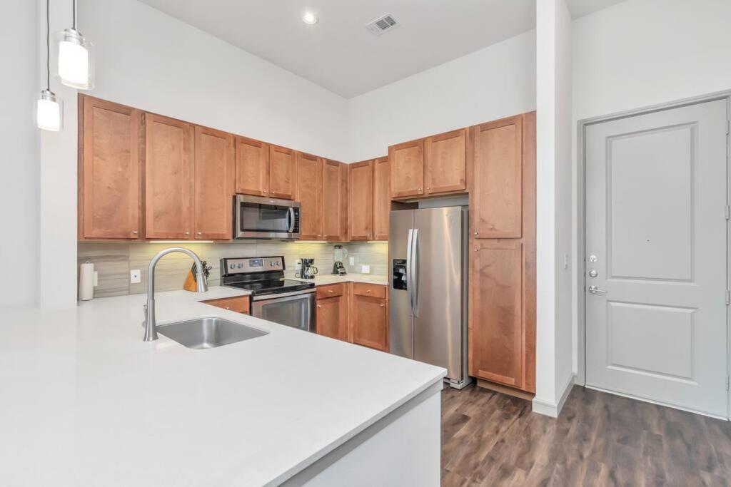 Penthouse Cool-Oasis-In-Houston-Rental Car Available-View-Great-Sleep Екстериор снимка