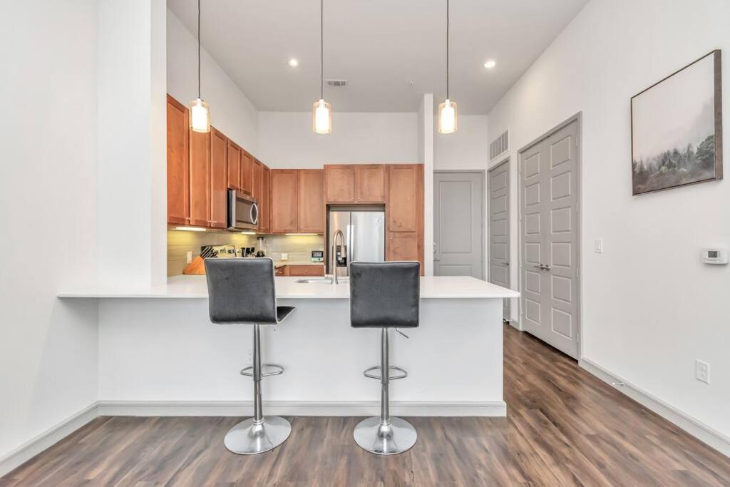 Penthouse Cool-Oasis-In-Houston-Rental Car Available-View-Great-Sleep Екстериор снимка