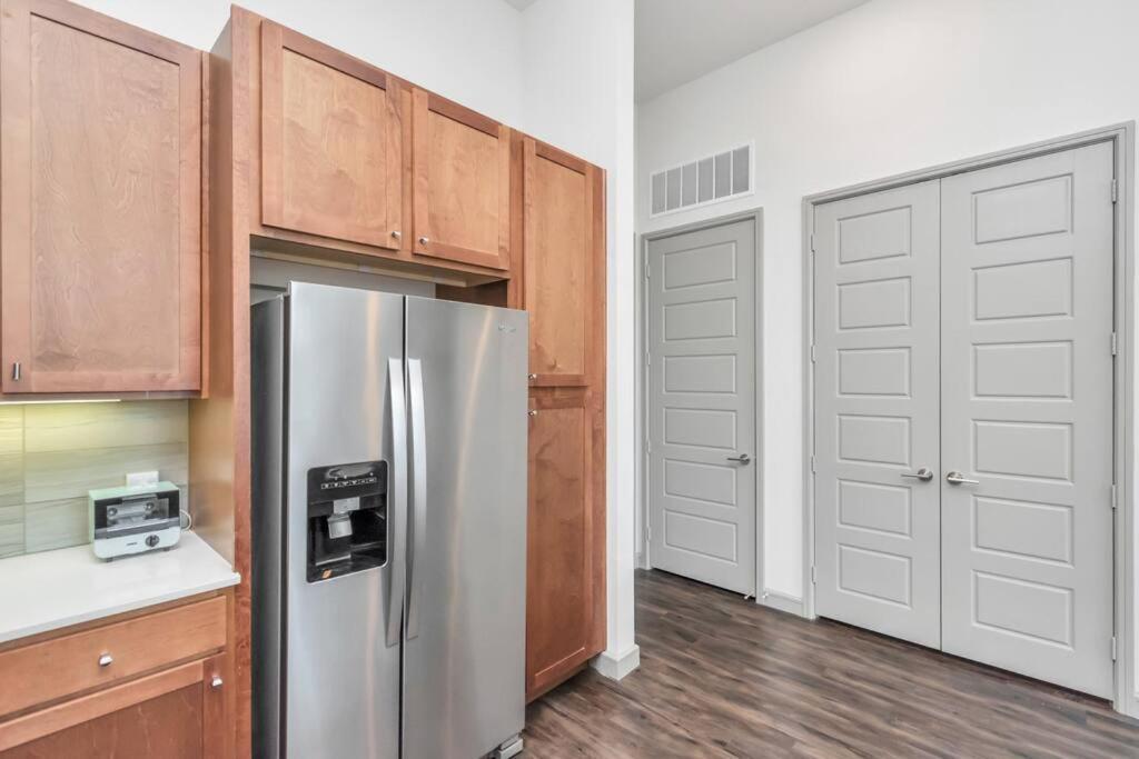 Penthouse Cool-Oasis-In-Houston-Rental Car Available-View-Great-Sleep Екстериор снимка